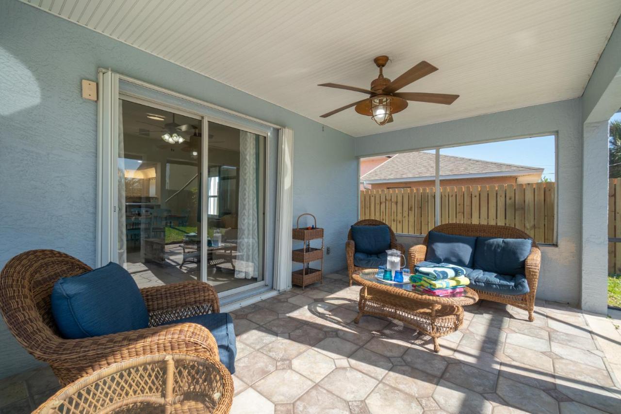 Oceanview Haven - 2Br Beach Townhome With Patio, Shared Heated Pool Steps From Paradise Beach Park! Melbourne Kültér fotó